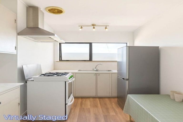 Photo of property in 522 Beach Road, Murrays Bay, Auckland, 0630