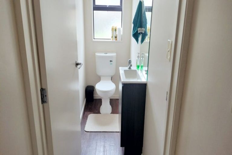 Photo of property in 18 Pyramid Place, Glen Eden, Auckland, 0602