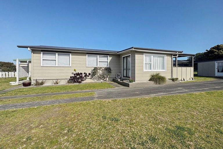 Photo of property in 49 Thomas Place, Foxton Beach, Foxton, 4815