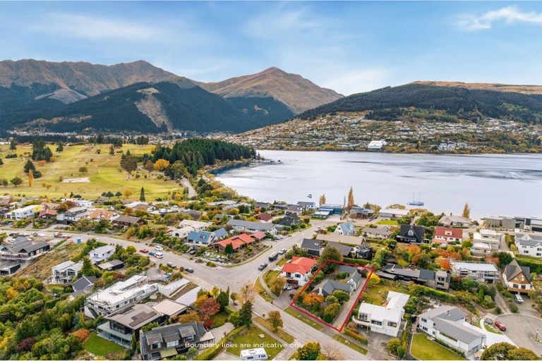 Photo of property in 45 Cedar Drive, Kelvin Heights, Queenstown, 9300
