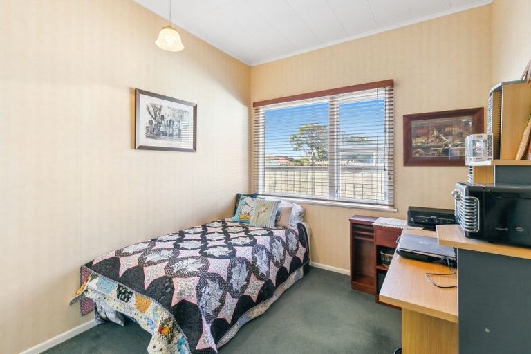 Photo of property in 93 Apu Crescent, Lyall Bay, Wellington, 6022