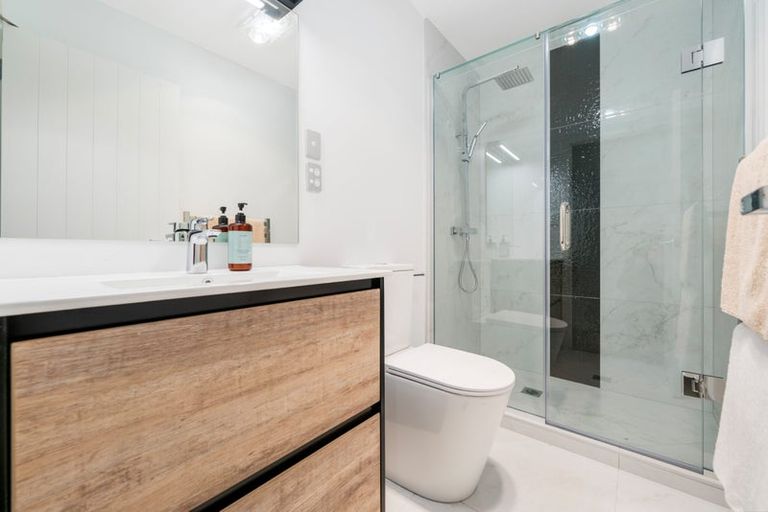 Photo of property in 2/14 Sabot Place, Massey, 0614