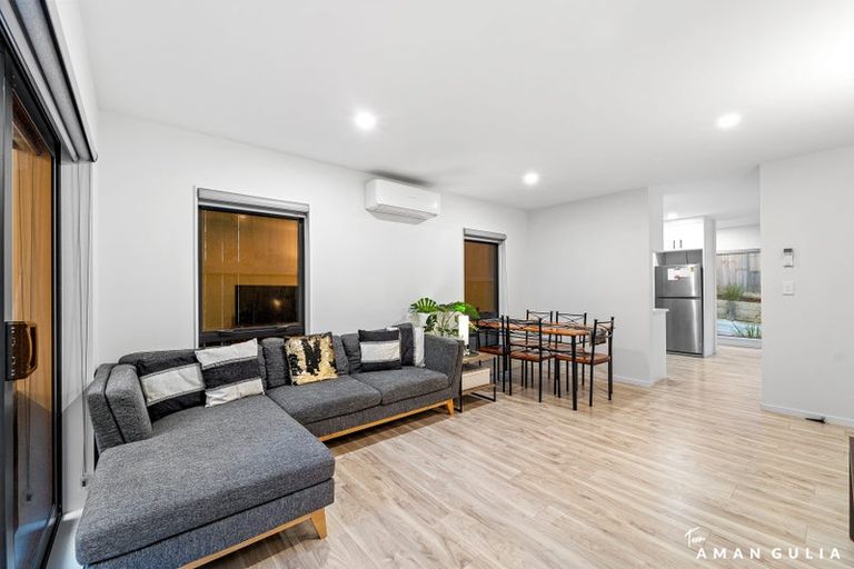 Photo of property in 21b Craigbank Avenue, New Lynn, Auckland, 0600