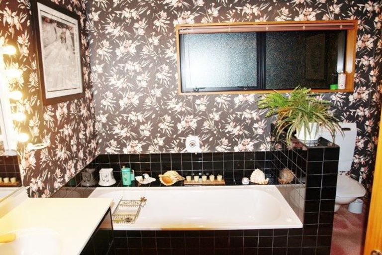 Photo of property in 15 Eastons Road, Westport, 7825