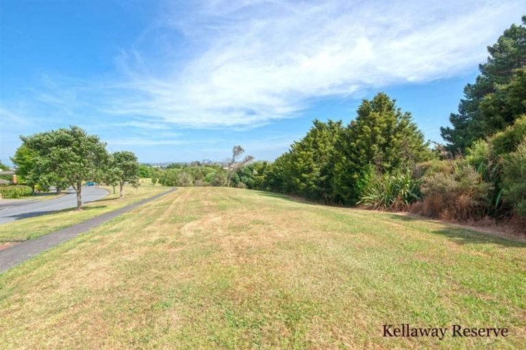 Photo of property in 27 John Brooke Crescent, East Tamaki Heights, Auckland, 2016