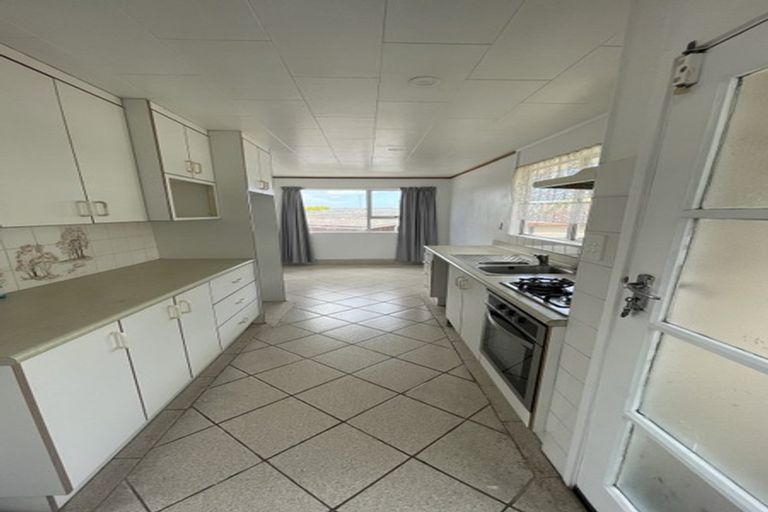 Photo of property in 14b Pipitea Place, Massey, Auckland, 0614