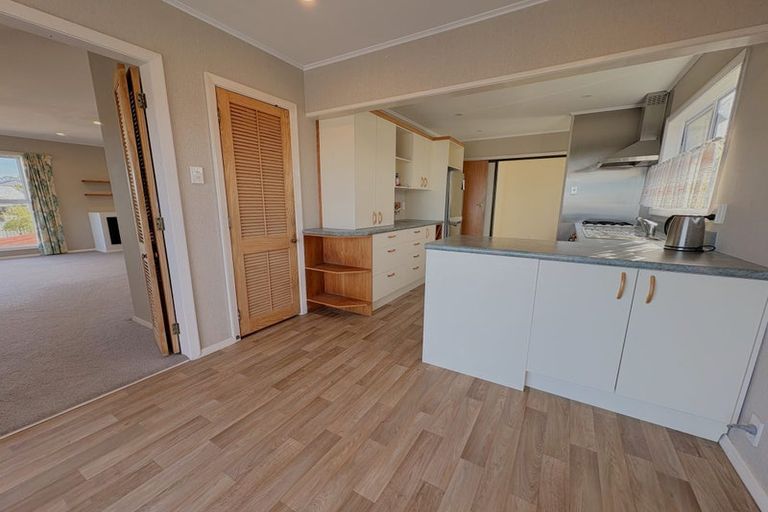 Photo of property in 5 Oakleigh Street, Maungaraki, Lower Hutt, 5010