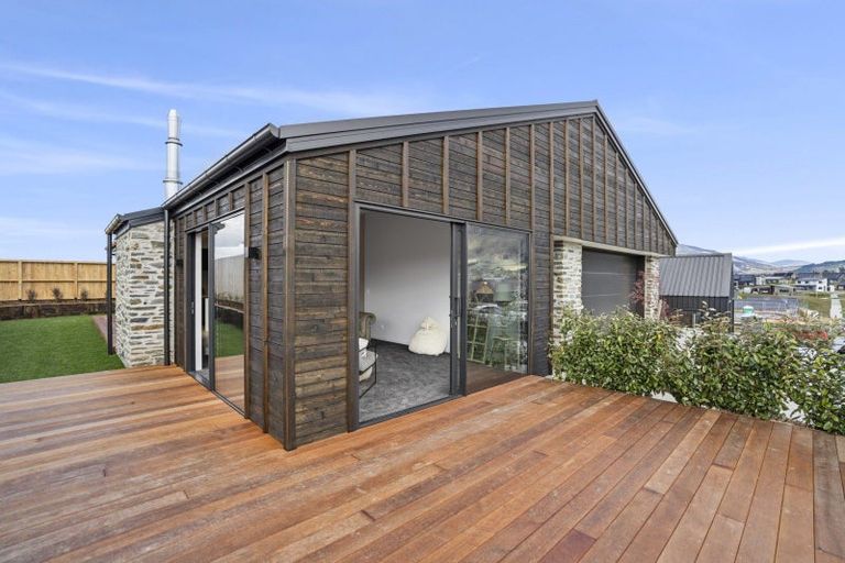 Photo of property in 42 Doug Ledgerwood Drive, Wanaka, 9305