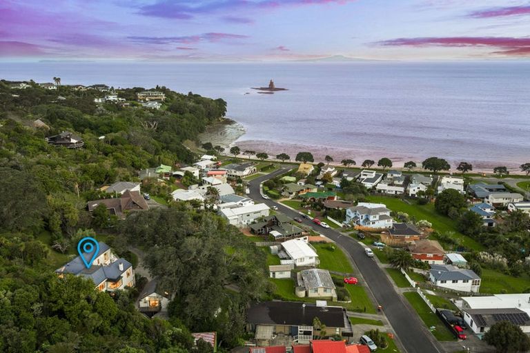 Photo of property in 10 Zita Avenue, Matakatia, Whangaparaoa, 0930