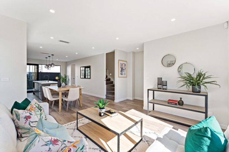 Photo of property in 10 Babos Avenue, Kumeu, 0810