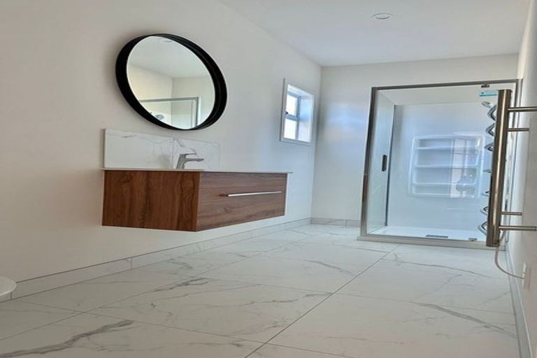 Photo of property in 13 Wicklow Road, Narrow Neck, Auckland, 0622