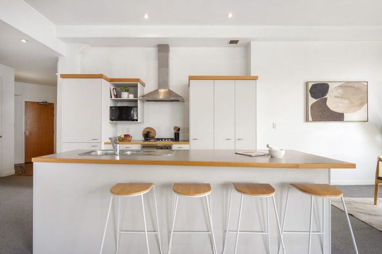 Photo of property in 37u9 Majoribanks Street, Mount Victoria, Wellington, 6011