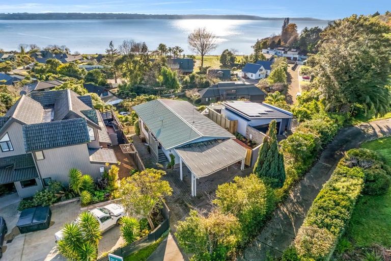 Photo of property in 6 Aries Place, Kawaha Point, Rotorua, 3010