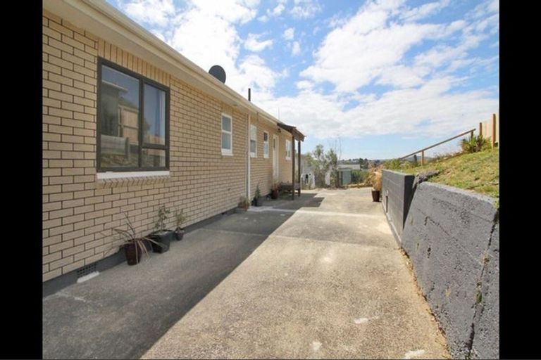 Photo of property in 11 Derby Place, Cannons Creek, Porirua, 5024