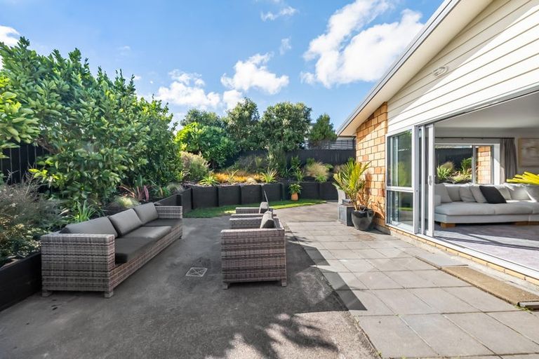 Photo of property in 17 Sumner Terrace, Aotea, Porirua, 5024