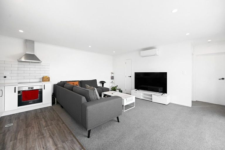 Photo of property in 1/2 Searancke Place, Fairfield, Hamilton, 3214