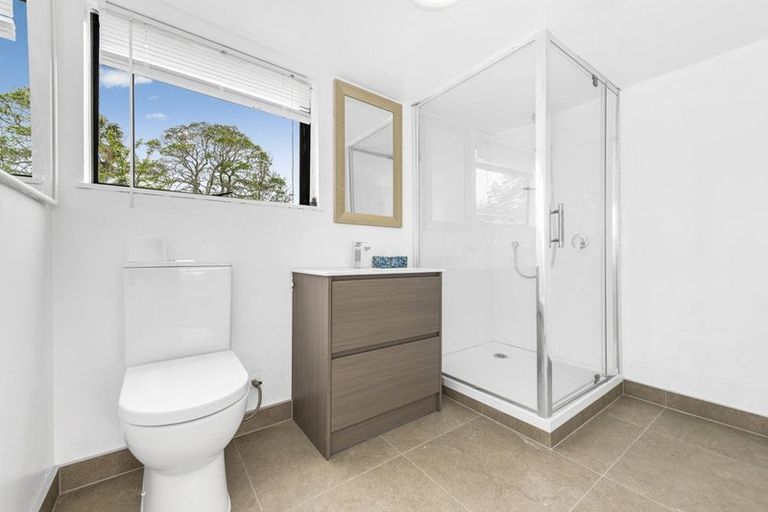 Photo of property in 56 Kemble Close, Mangere, Auckland, 2022