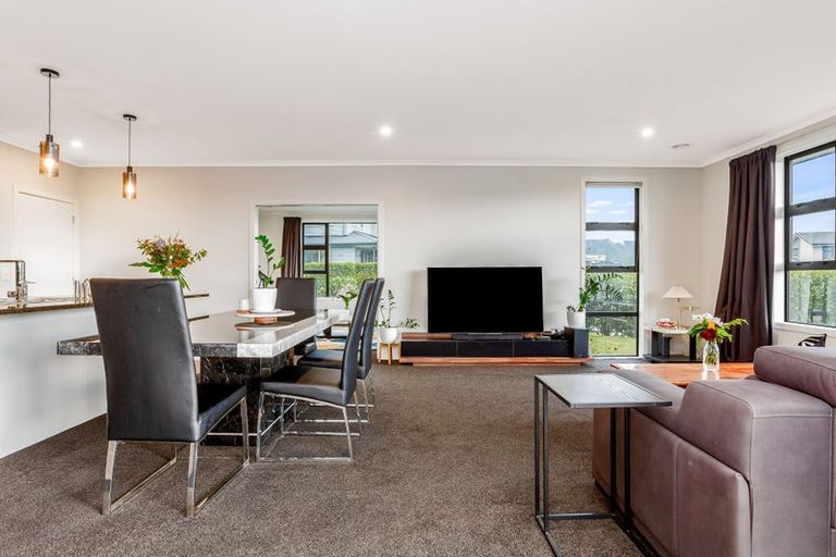 Photo of property in 5 Waitaria Terrace, Aotea, Porirua, 5024