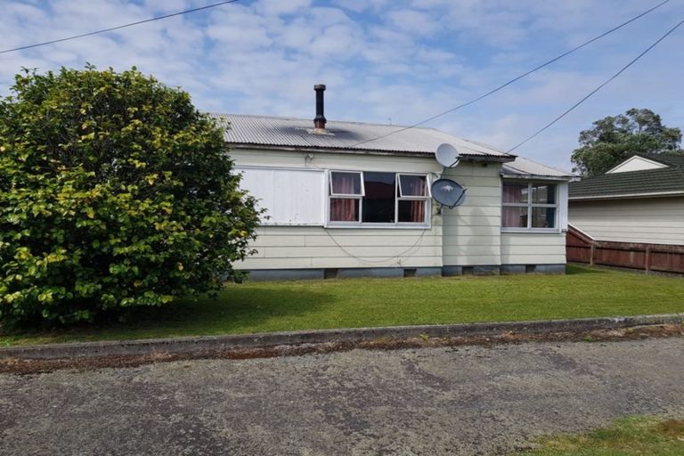 Photo of property in 30a Cobden Street, Westport, 7825