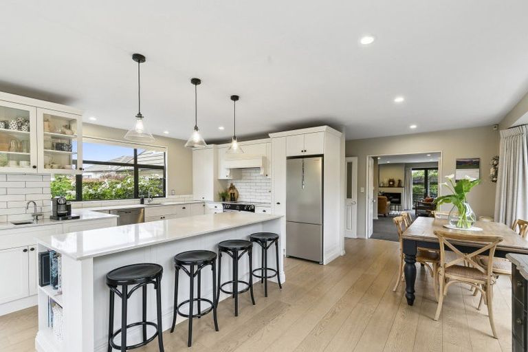 Photo of property in 125 Westchester Drive, Churton Park, Wellington, 6037