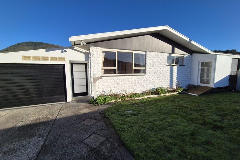Photo of property in 21b Devon Street, Picton, 7220