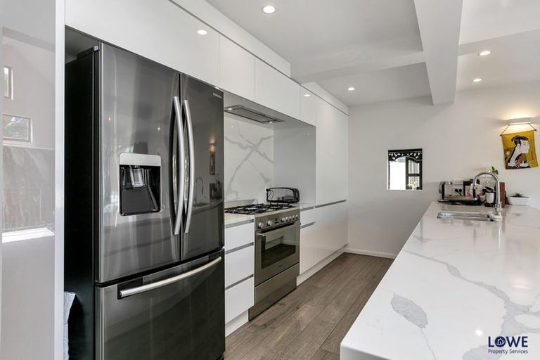 Photo of property in 480a Beach Road, Murrays Bay, Auckland, 0630