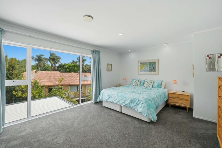 Photo of property in 16 Waipuia Place, Greenhithe, Auckland, 0632