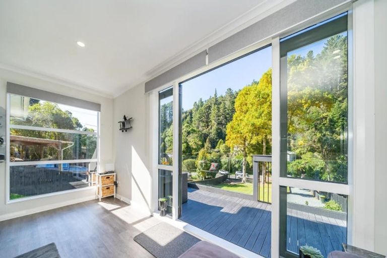 Photo of property in 114 Pinehaven Road, Pinehaven, Upper Hutt, 5019