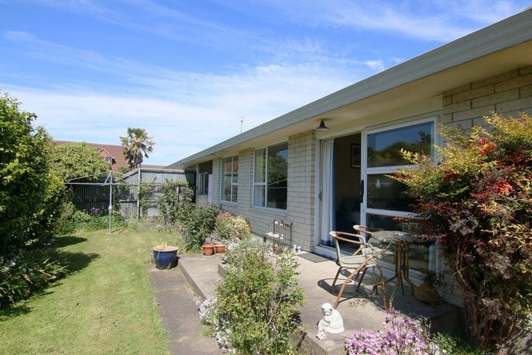 Photo of property in 18 Sawtell Place, Northcote, Christchurch, 8052