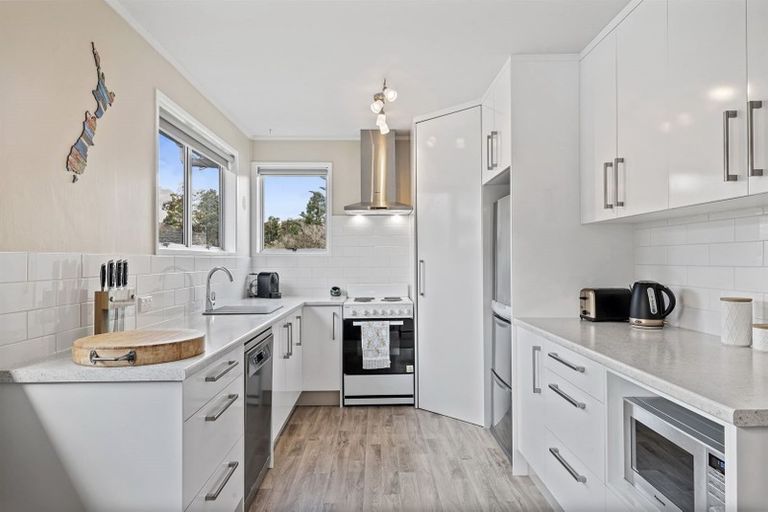 Photo of property in 1/22 Hobby Avenue, Birkdale, Auckland, 0626