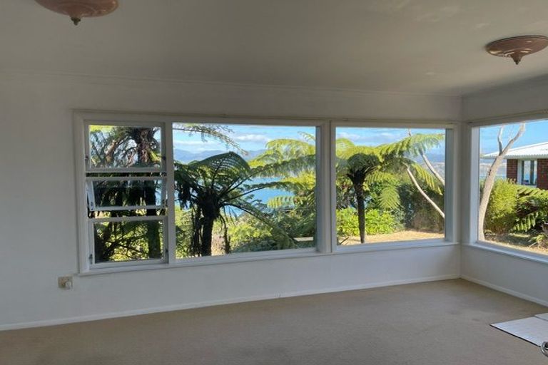 Photo of property in 202 Nevay Road, Karaka Bays, Wellington, 6022