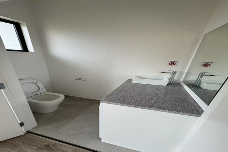 Photo of property in 11e Mawney Road, Henderson, Auckland, 0610