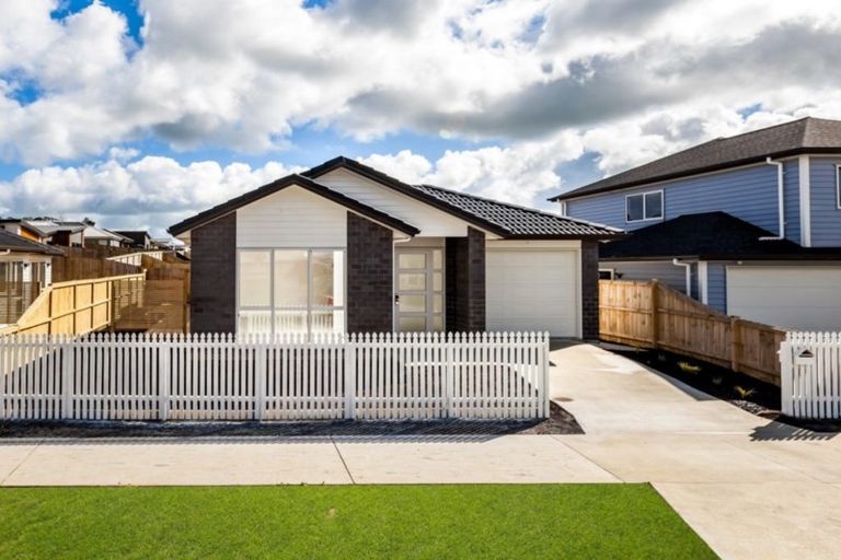 Photo of property in 12 Hemopo Street, Pukekohe, 2120