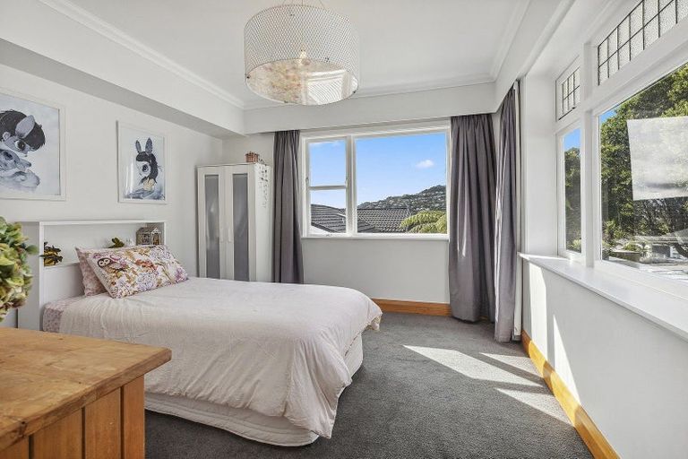 Photo of property in 21 Waikare Street, Karori, Wellington, 6012