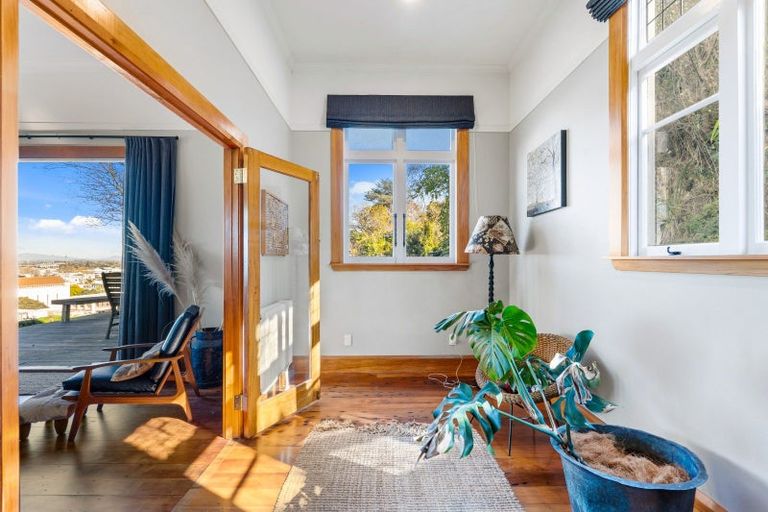 Photo of property in 16 Brewster Street, Bluff Hill, Napier, 4110