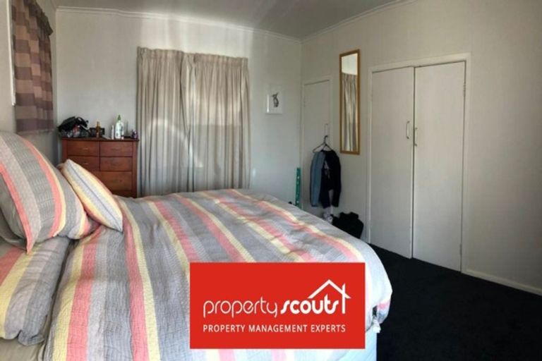 Photo of property in 70 Flanshaw Road, Te Atatu South, Auckland, 0610