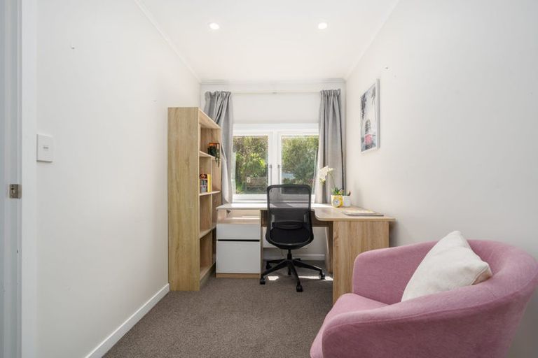 Photo of property in 20 Westhaven Drive, Tawa, Wellington, 5028