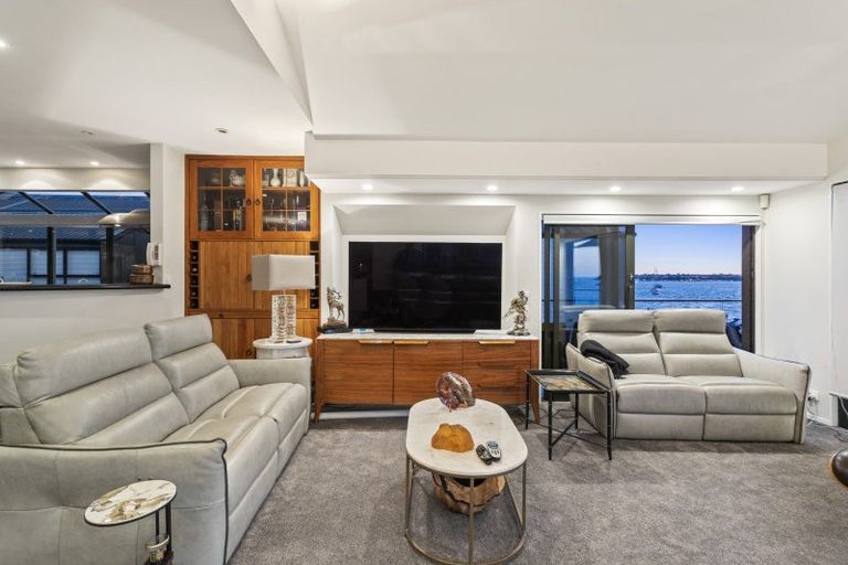 Photo of property in 14 The Parade, Bucklands Beach, Auckland, 2012