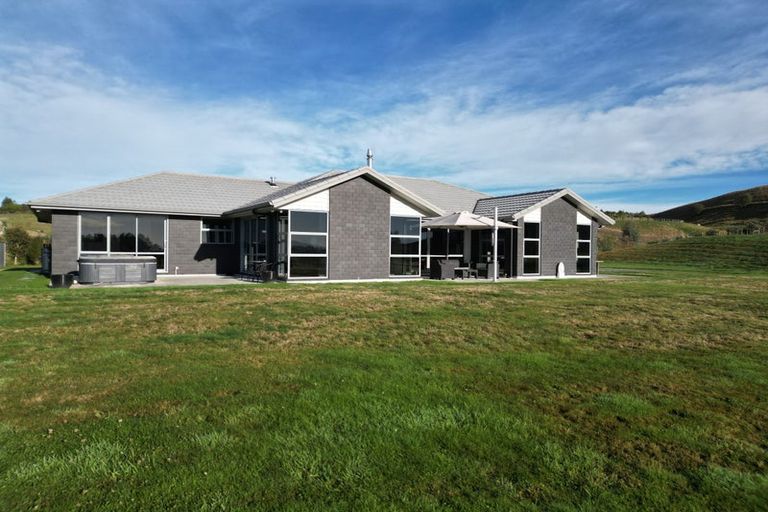 Photo of property in 52 Highlands Drive, Waipawa, 4210