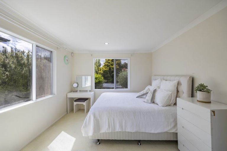 Photo of property in 22 Merriefield Avenue, Forrest Hill, Auckland, 0620