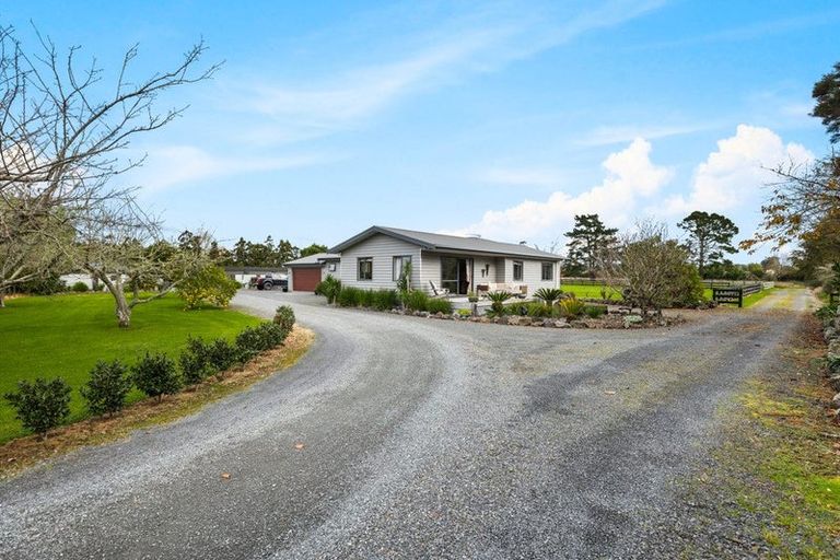 Photo of property in 124 Boord Crescent, Kumeu, 0891