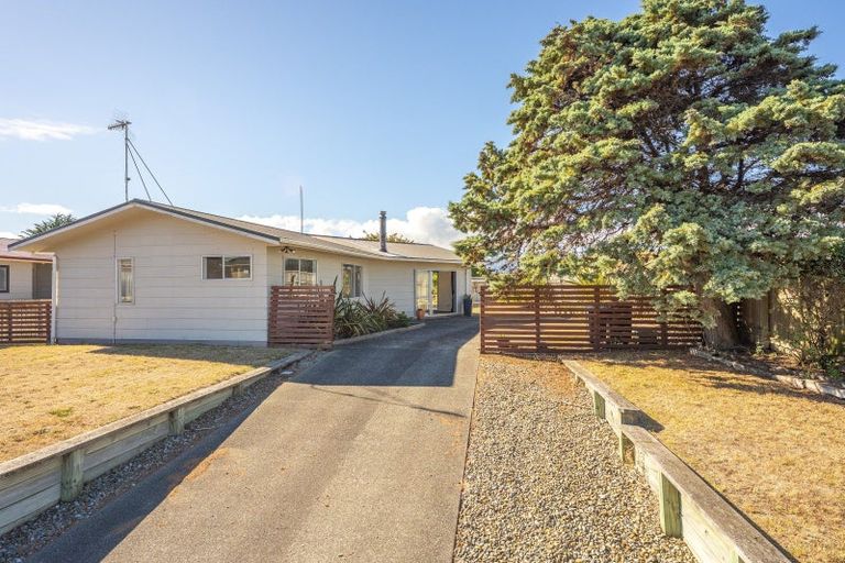 Photo of property in 52 Sarah Street, Waikawa Beach, Levin, 5573