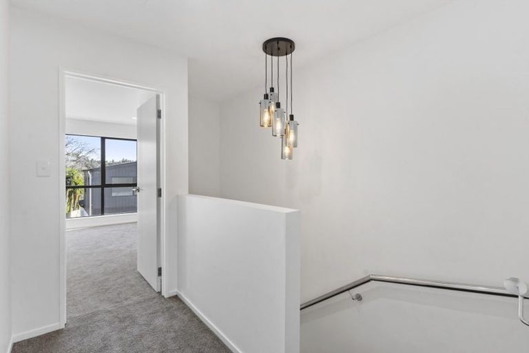 Photo of property in 8b Tahinga Street, Northcote, Auckland, 0627