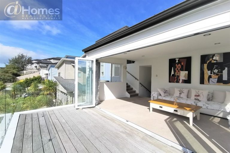 Photo of property in 92 Kaipatiki Road, Glenfield, Auckland, 0629