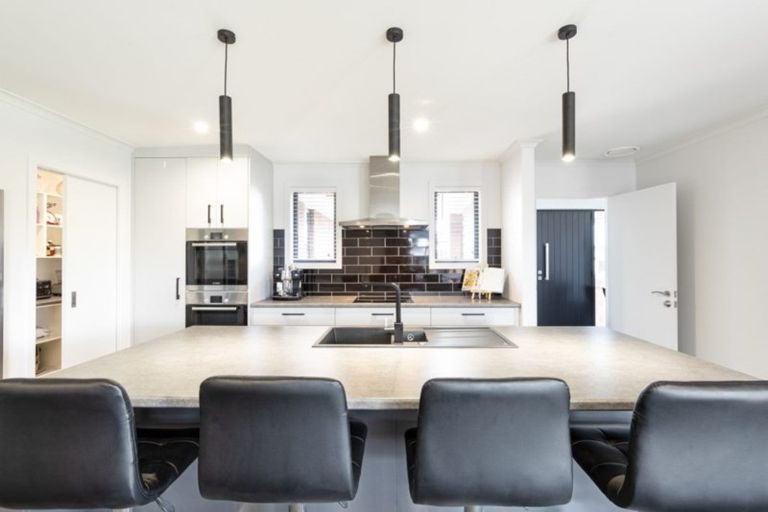 Photo of property in 37 Mike Smith Drive, Cambridge, 3434