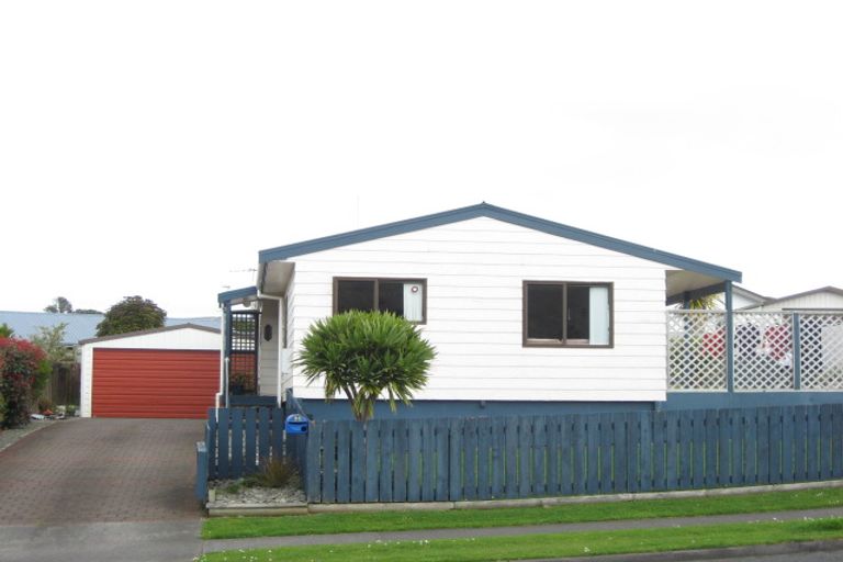 Photo of property in 32 Poplar Grove, Whalers Gate, New Plymouth, 4310