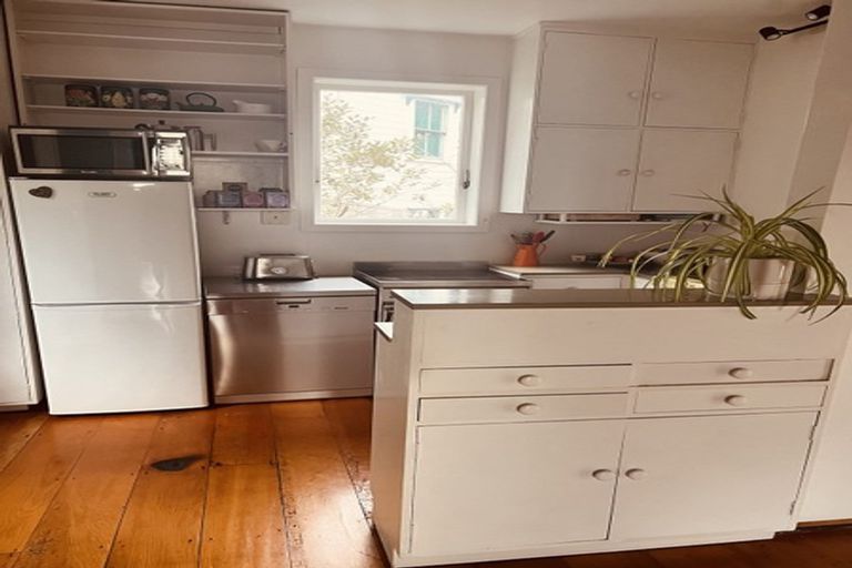 Photo of property in 1 Glenbervie Terrace, Thorndon, Wellington, 6011