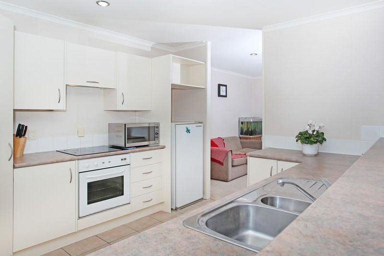 Photo of property in 32a Cutler Street, New Lynn, Auckland, 0600