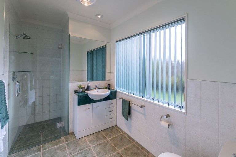 Photo of property in 32 Easton Way, Levin, 5510