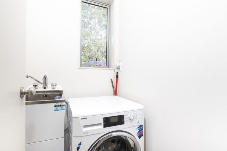 Photo of property in 27f Rehia Road, Massey, Auckland, 0614